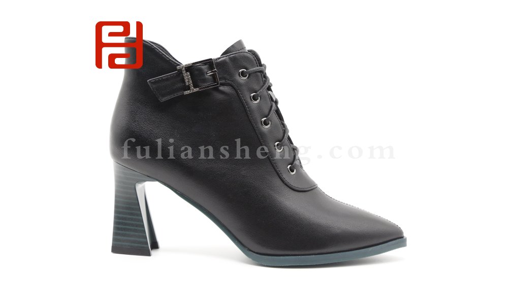 福連升休閑鞋2020冬短筒靴子時尚百搭高跟尖頭粗跟馬丁靴圖片