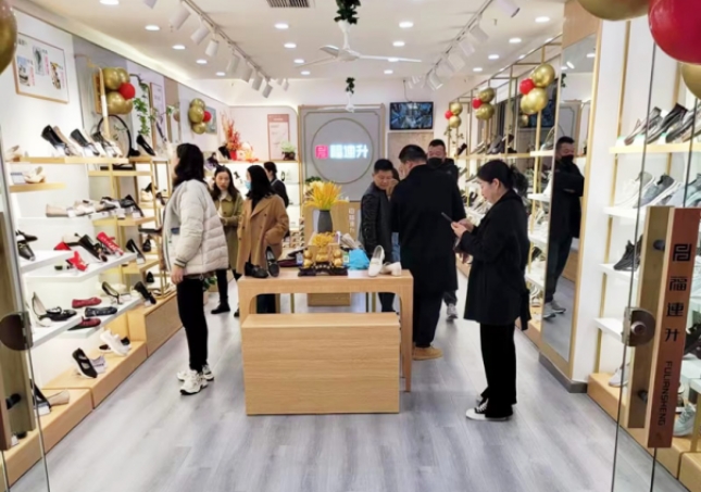 開老北京布鞋店年收入？
